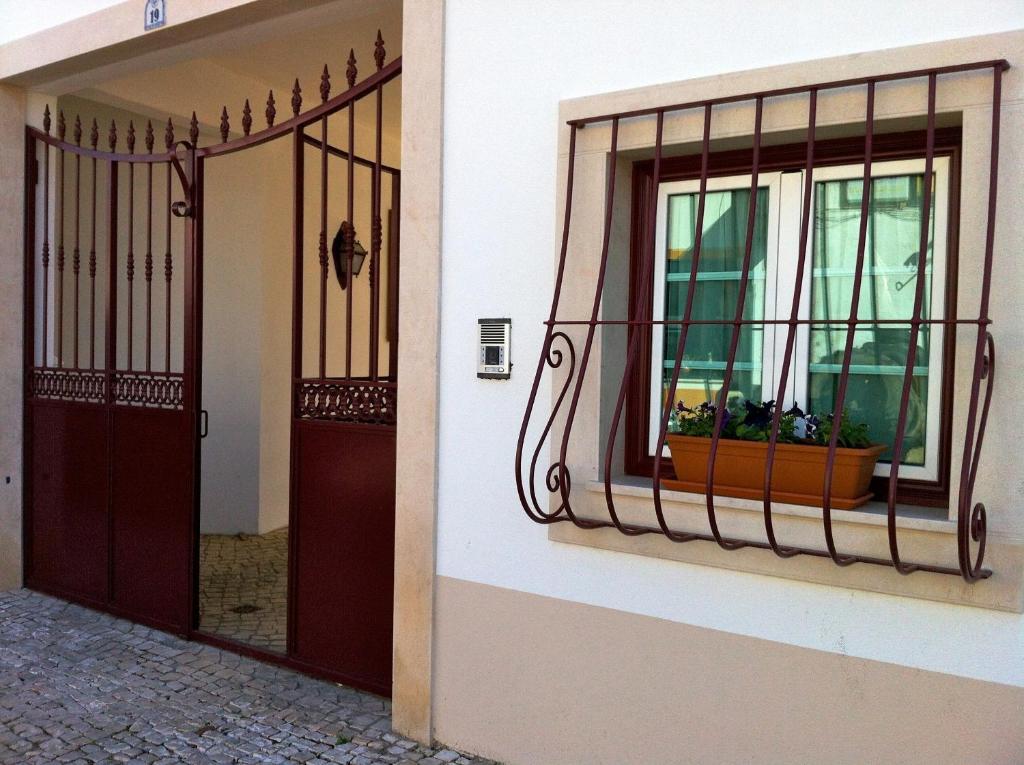 Casa Do Largo - - Turismo De Habitacao